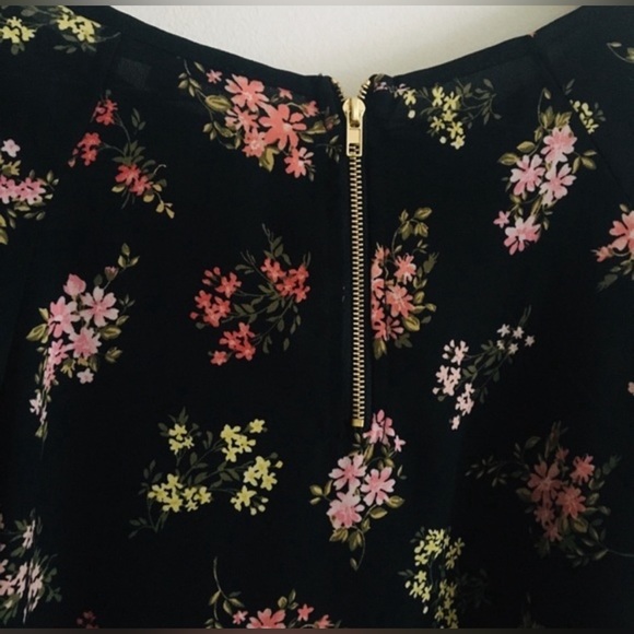 Floral Papermoon Bell Sleeve Top EUC - Picture 2 of 4